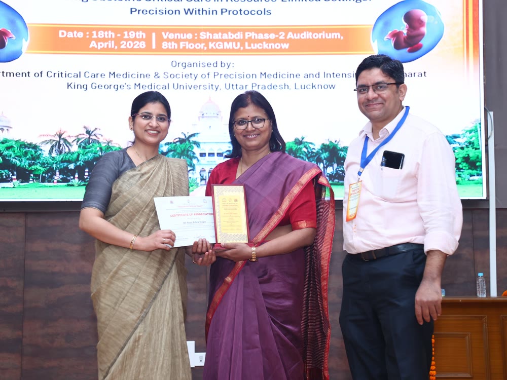 Dr. Asna Zehra Naqvi receiving recognition at a critical care medicine conference, KGMU Lucknow