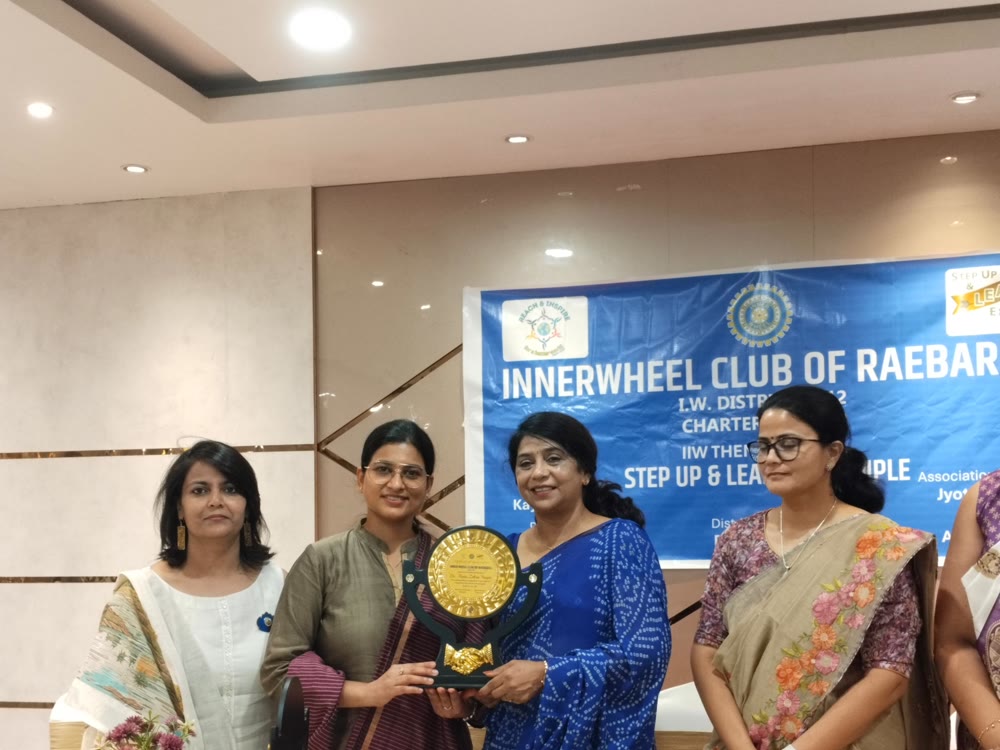 Dr. Asna Zehra Naqvi being honoured at an Inner Wheel Club event